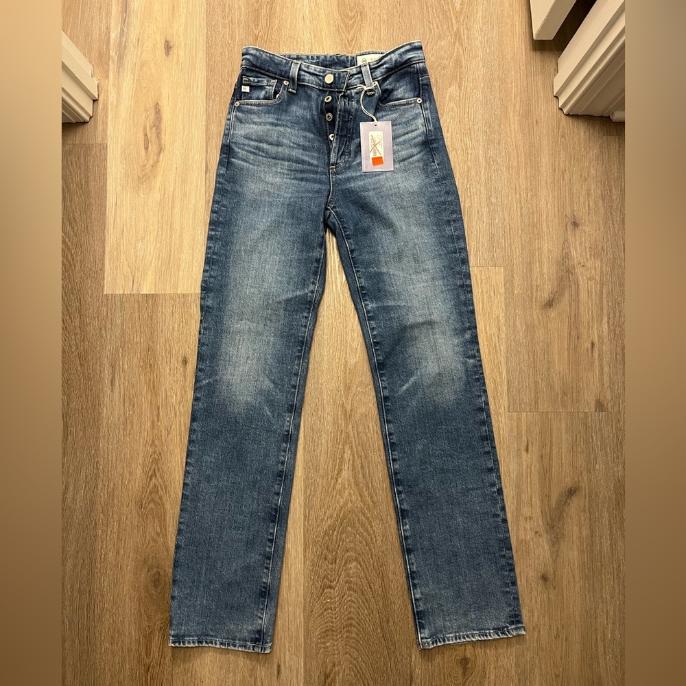 NWT Never worn! AG Denim Alexxis Straight High-Rise Vintage Fit in Vapor Wash